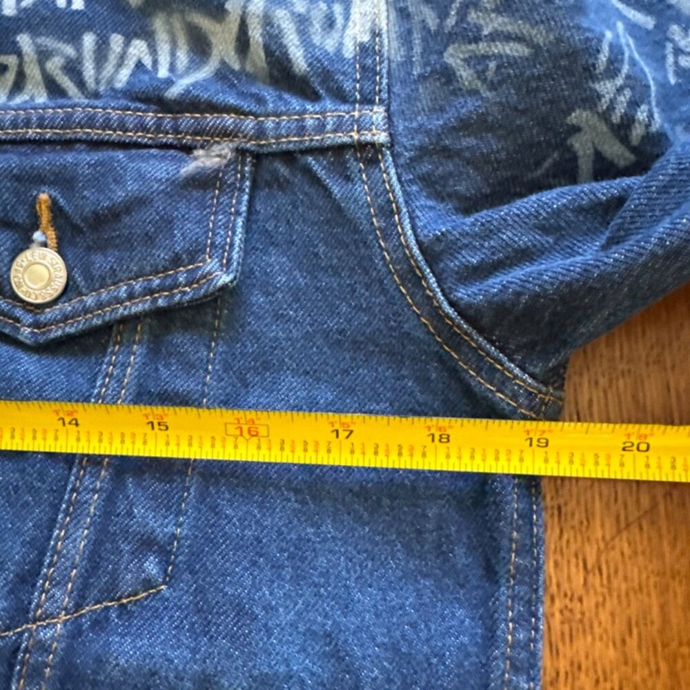NWT Limited Edition Levi’s X Handmaid’s Tale Small Ex-Boyfriend Trucker Jacket - Picture 8 of 13